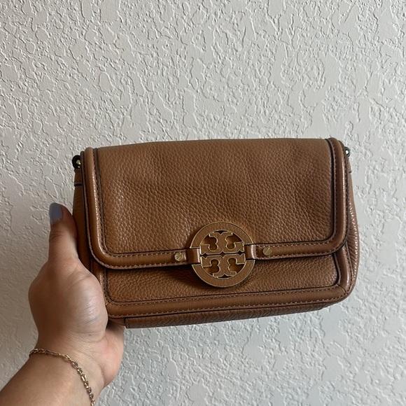 Tory Burch Handbags - Tory Burch Tan Leather Crossbody Bag